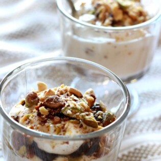 Greek Yogurt Parfait - www.themediterraneandish.com/