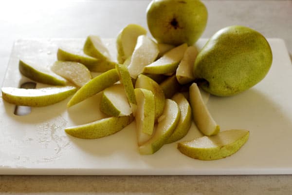 Pears cut into slices