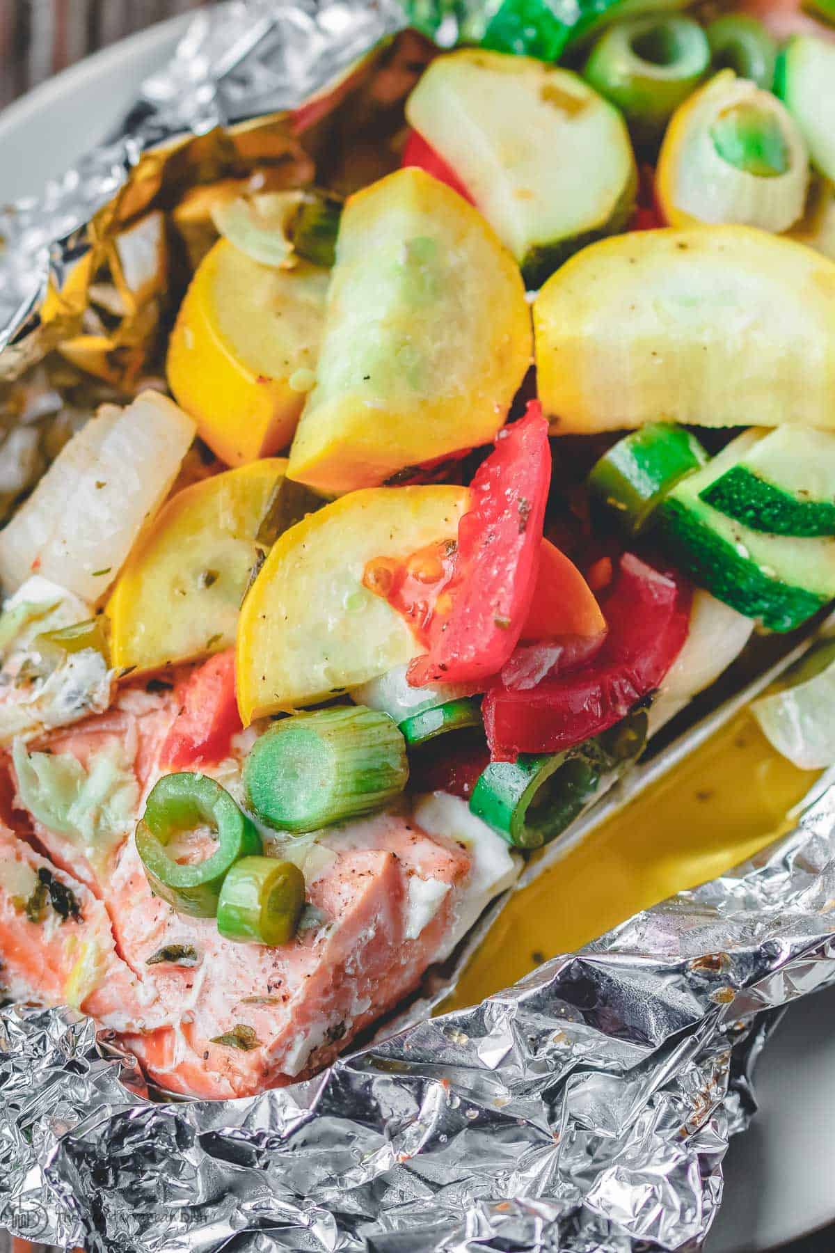 Mediterranean-style baked salmon in foil