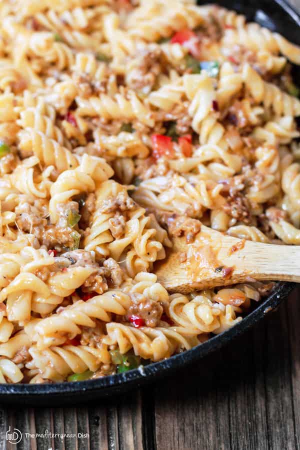 One-Skillet Macaroni and Cheese with Italian Sausage and Bell Peppers | The Mediterranean Dish. Try this delicious Italian twist on macaroni and cheese! The perfect comfort skillet meal; comes together in minutes! 