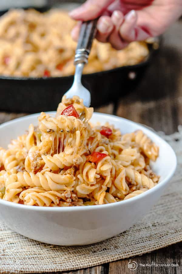 One-Skillet Macaroni and Cheese with Italian Sausage and Bell Peppers | The Mediterranean Dish. Try this delicious Italian twist on macaroni and cheese! The perfect comfort skillet meal; comes together in minutes! 