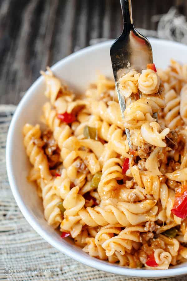 One-Skillet Macaroni and Cheese with Italian Sausage and Bell Peppers | The Mediterranean Dish. Try this delicious Italian twist on macaroni and cheese! The perfect comfort skillet meal; comes together in minutes! 