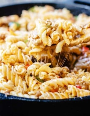 One-Skillet Macaroni and Cheese with Italian Sausage and Bell Peppers | The Mediterranean Dish. Try this delicious Italian twist on macaroni and cheese! The perfect comfort skillet meal; comes together in minutes!