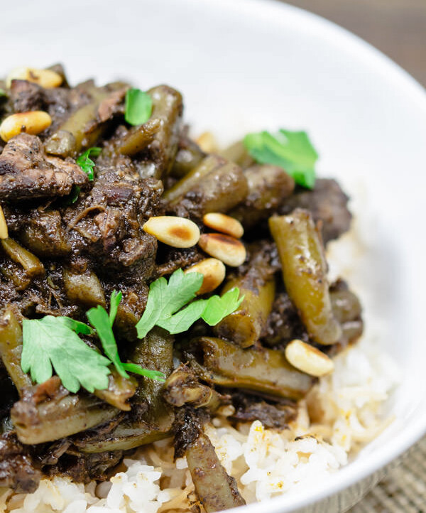 Middle Eastern Beef Stew Recipe with Green Beans | The Mediterranean Dish. Tender beef stew cooked with green beans and tomatoes with warm spices like coriander, cinnamon and allspice. Step-by-step photos included with the recipe. Click the pin to follow!
