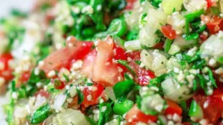 Tabouli Recipe | The Mediterranean Dish. Authentic Middle Eastern tabouli salad with fresh parsley, mint, bulgur, finely chopped vegetables and a simple citrus dressing. See the step-by-step tutorial at The Mediterranean Dish food blog.