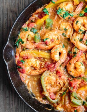 Mediterranean easy shrimp with bell peppers and shallots in skillet