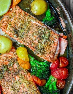 Za'atar Garlic Salmon Recipe | The Mediterranean Dish. Pan sheet garlic salmon with a Mediterranean twist you will love! Crusty za'atar, lemon juice, olive oil and veggies all on one sheet. Ready in 25 minutes! See the recipe on TheMediterraneanDish.com