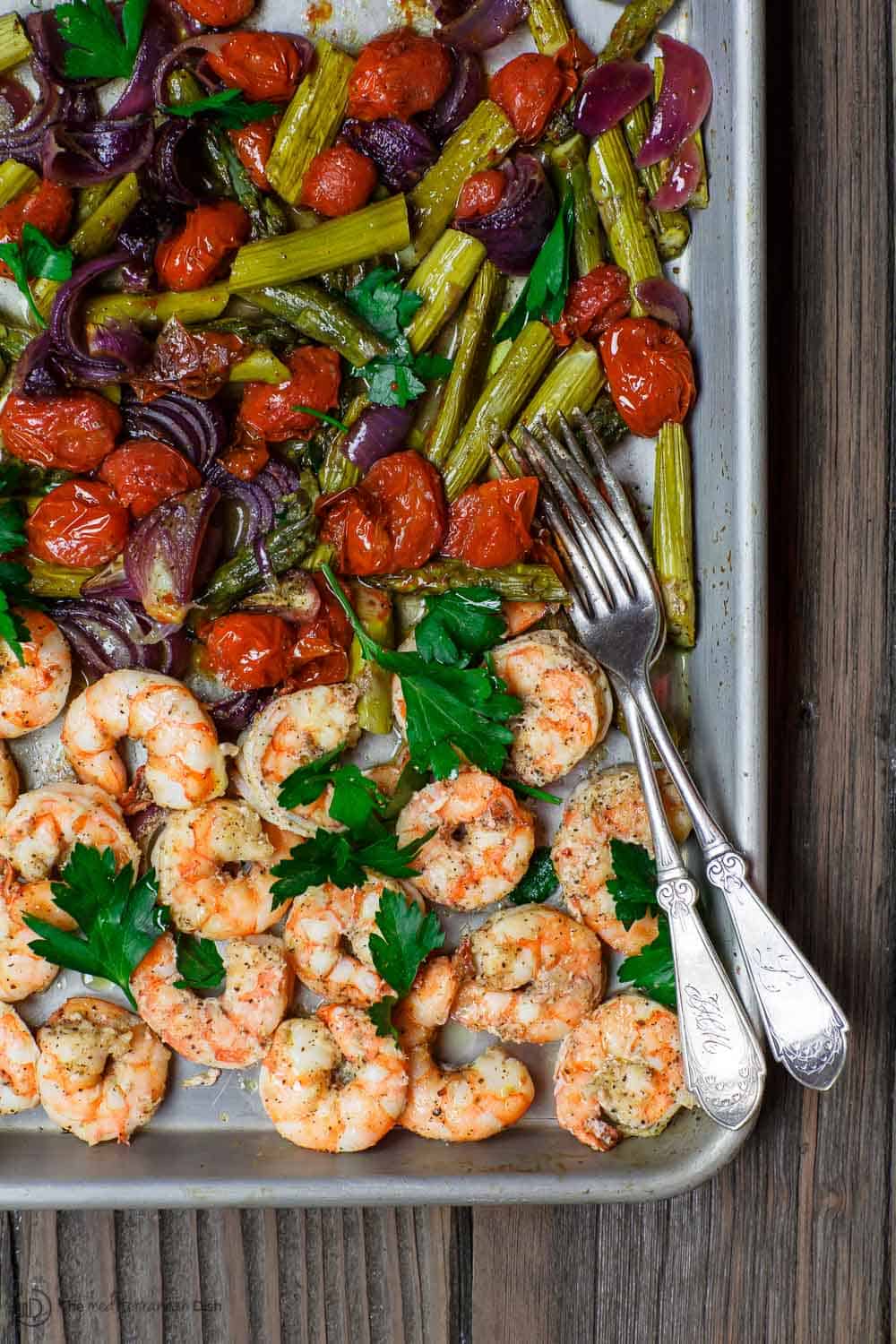 MEDITERRANEAN SHEET PAN BAKED SHRIMP AND VEGGIES