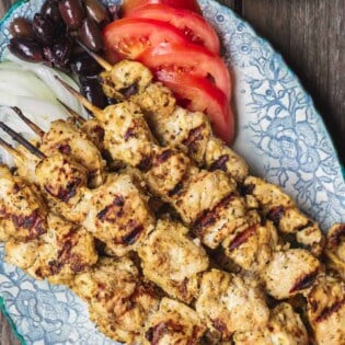 This homemade chicken souvlaki recipe takes you to the streets of Athens! Complete with the best souvlaki marinade; instructions for indoor or outdoor grilling; and what to serve with your souvlaki. Recipe from themediterraneandish.com #greekfood #souvlaki #kebab #kabob #chickensouvlaki #chickenkabob #mediterraneanfood #mediterraneandiet #mediterraneanrecipe #grilledchicken