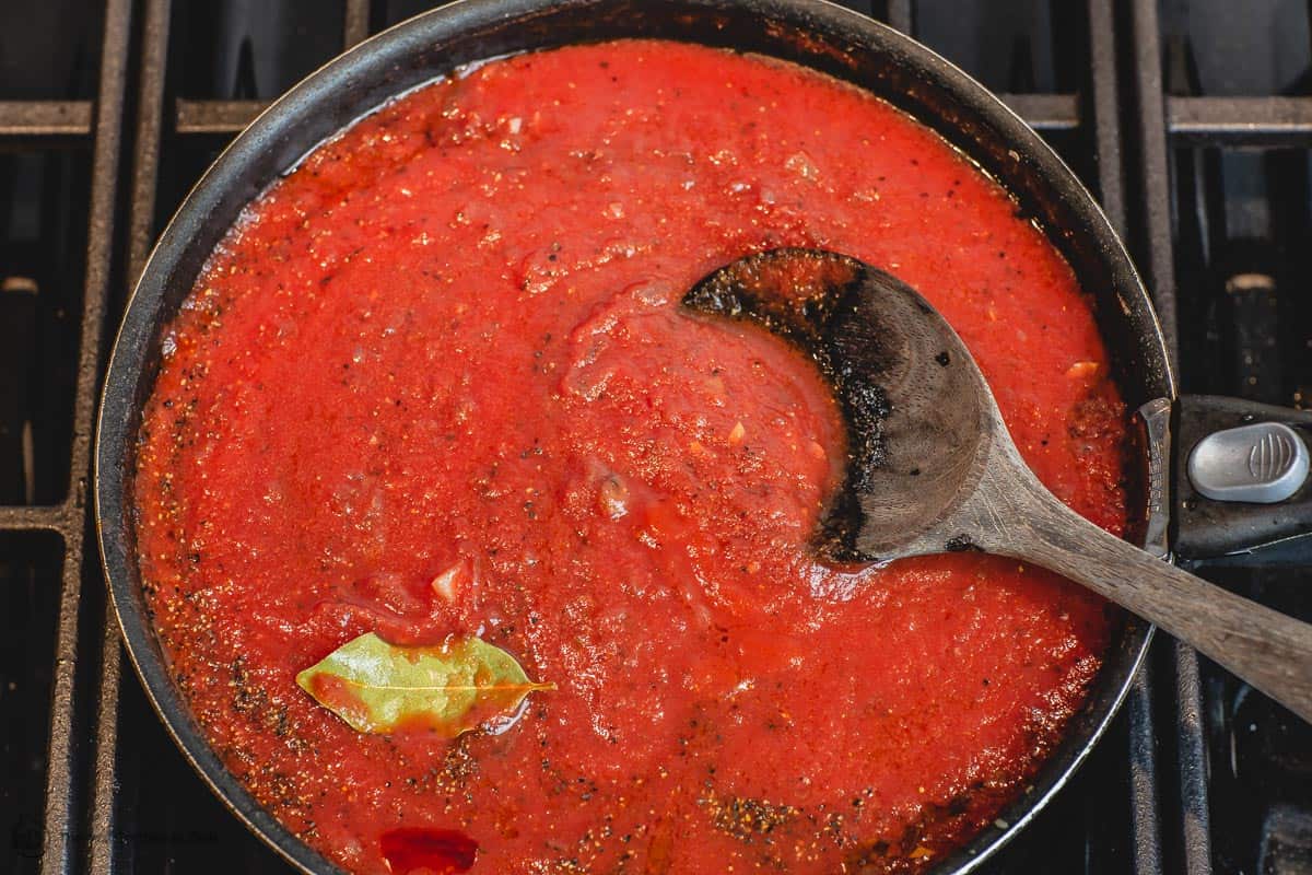 Red sauce for Greek baked meatballs