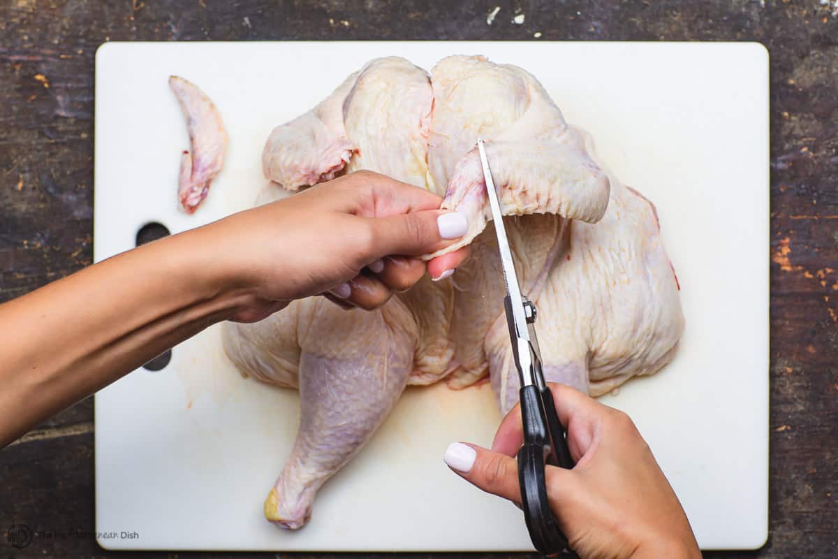 Cutting off the wings on whole chicken