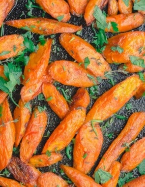 Roasted carrots in baking pan