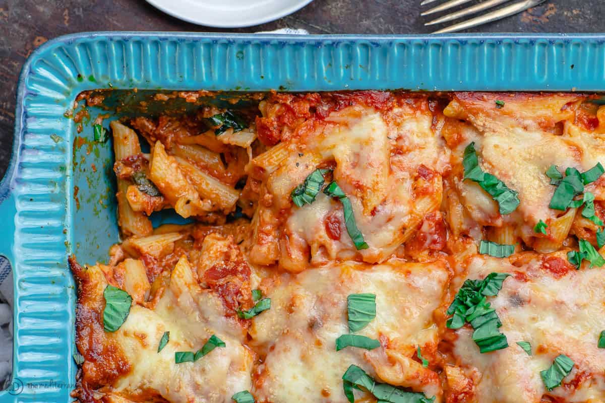 Baked ziti with a garnish of fresh basil