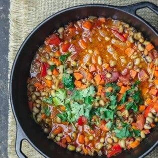 Black eyed peas in a cast iron pot