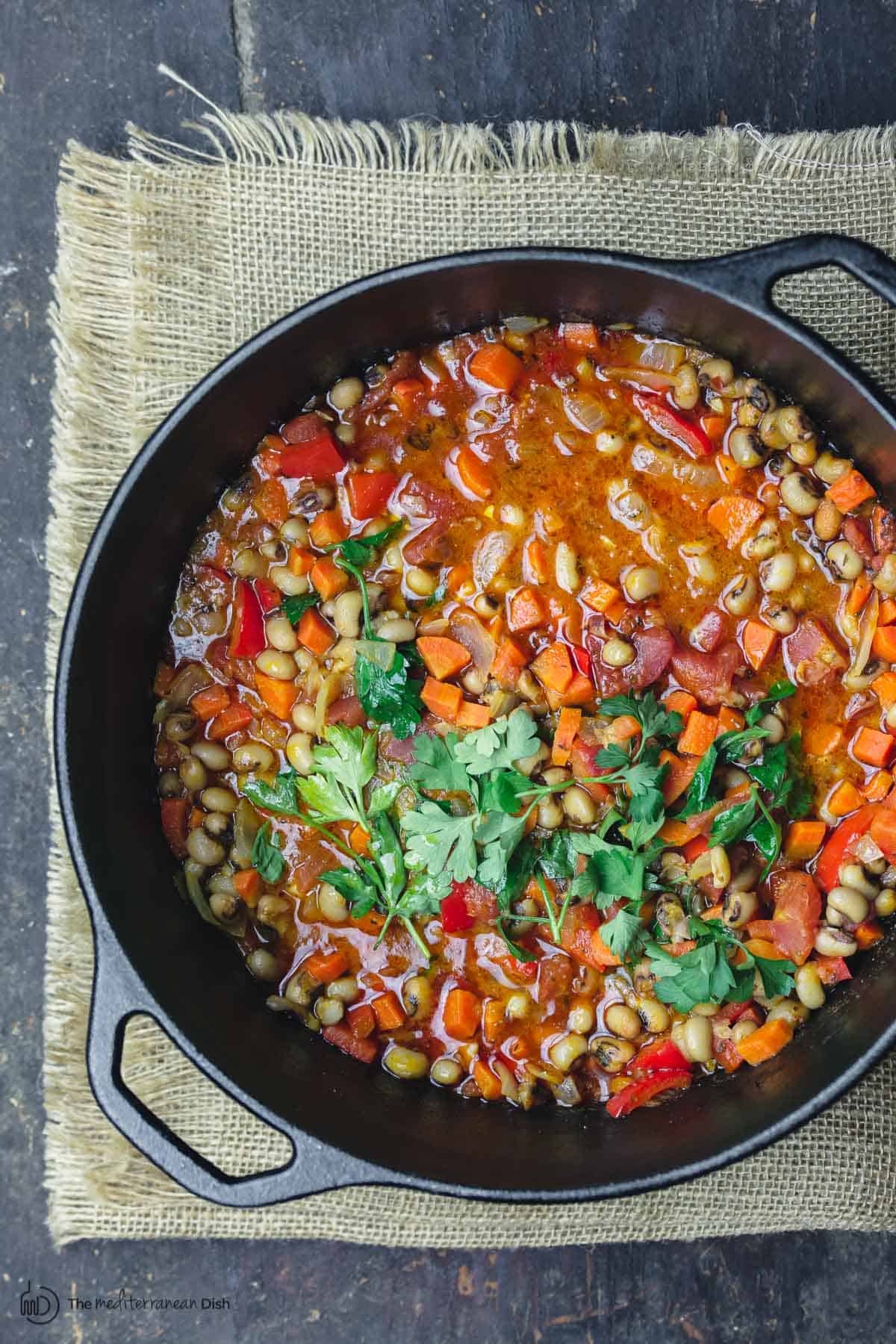Black eyed peas in a cast iron pot