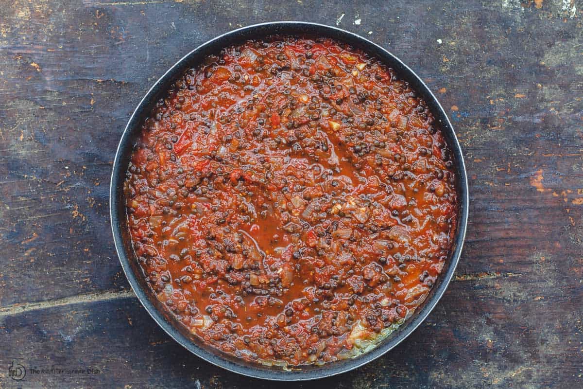 Tomato black lentil sauce for vegetarian moussaka 