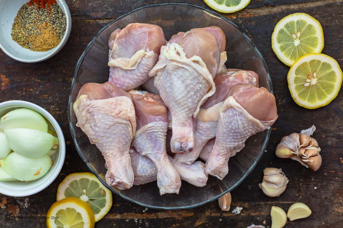 Ingredients for baked chicken drumsticks with lemon and garlic