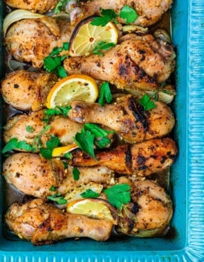 Baked chicken drumsticks with lemon and garlic