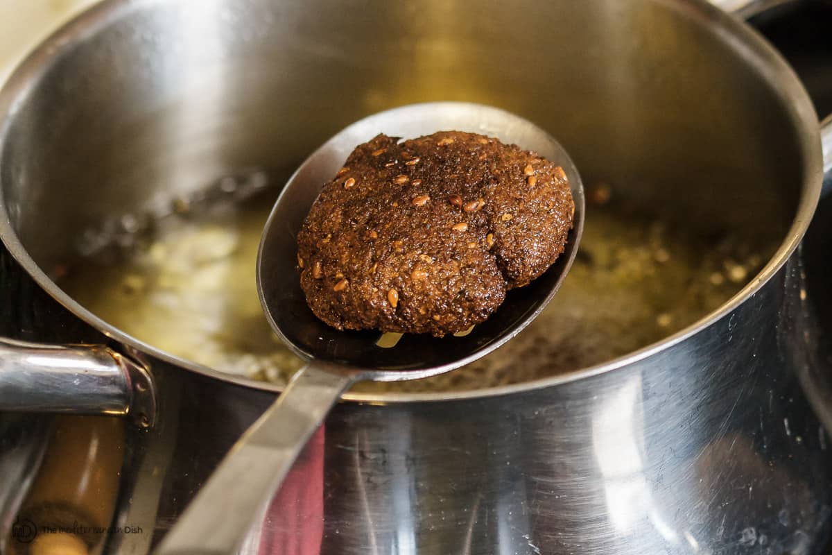 Eine frittierte Falafel