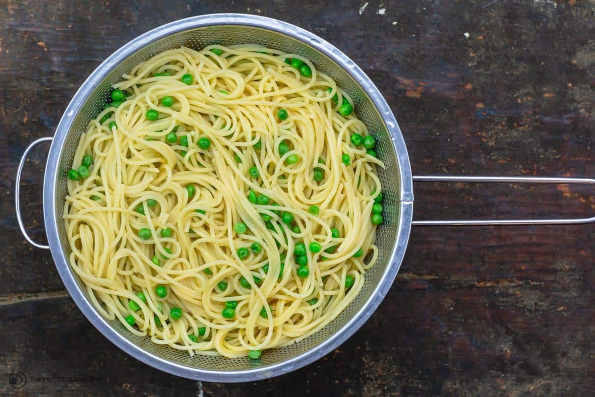 Pasta and peas in a colander