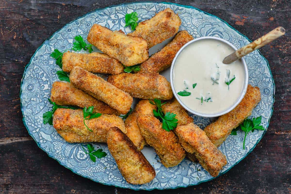 Fish sticks served with sauce for dipping