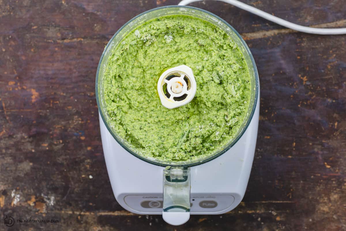 Broccoli pesto in the food processor