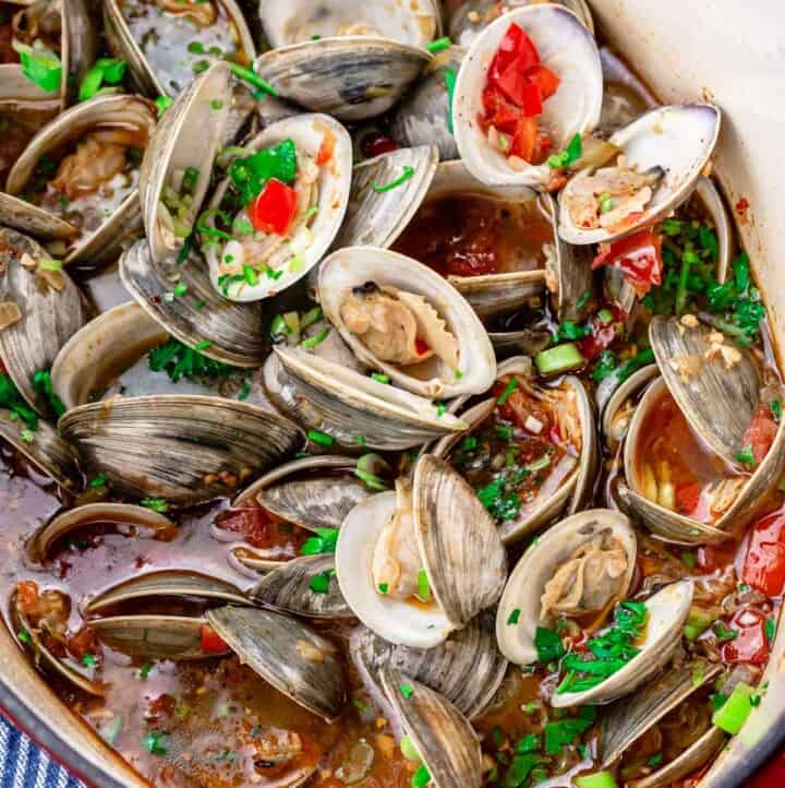MediterraneanStyle Steamed Clams How to Cook Clams The