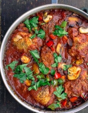 Chicken cacciatore with bell peppers and mushrooms