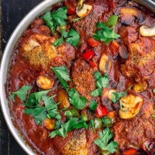 Chicken cacciatore with bell peppers and mushrooms