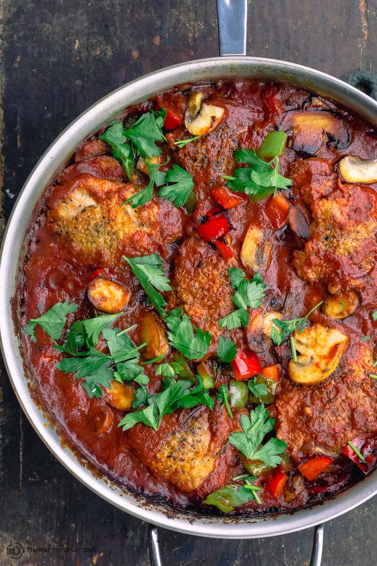 Chicken cacciatore with bell peppers and mushrooms