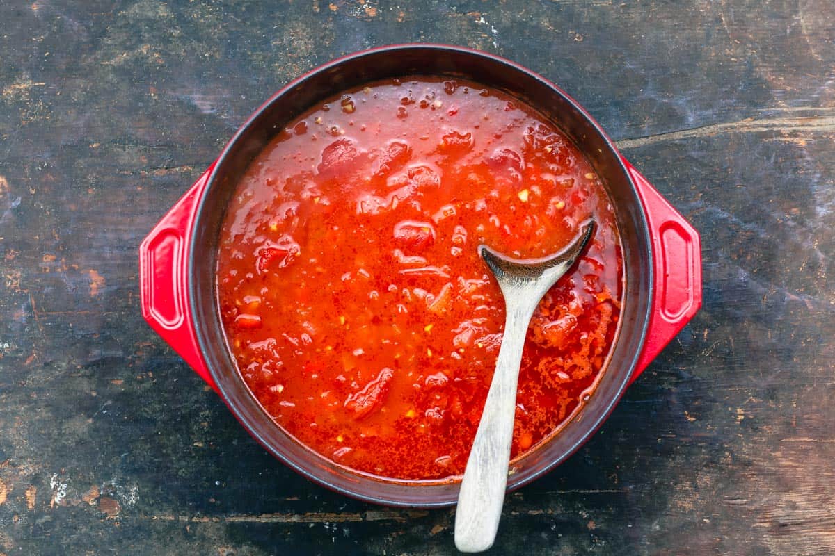 Tomato broth for fish stew