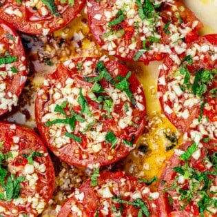 Fried tomatoes topped with mint and minced garlic