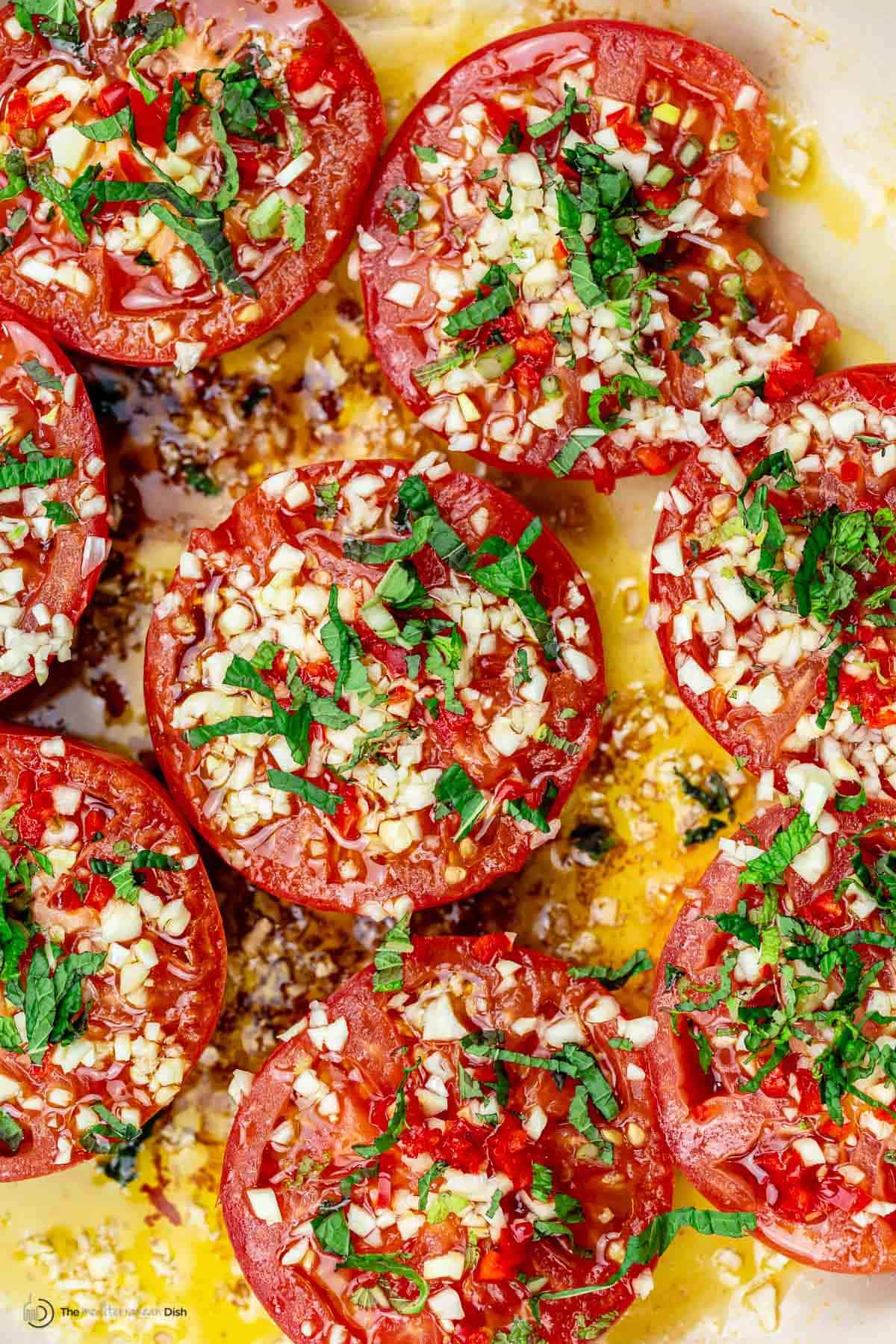 Fried tomatoes topped with mint and minced garlic