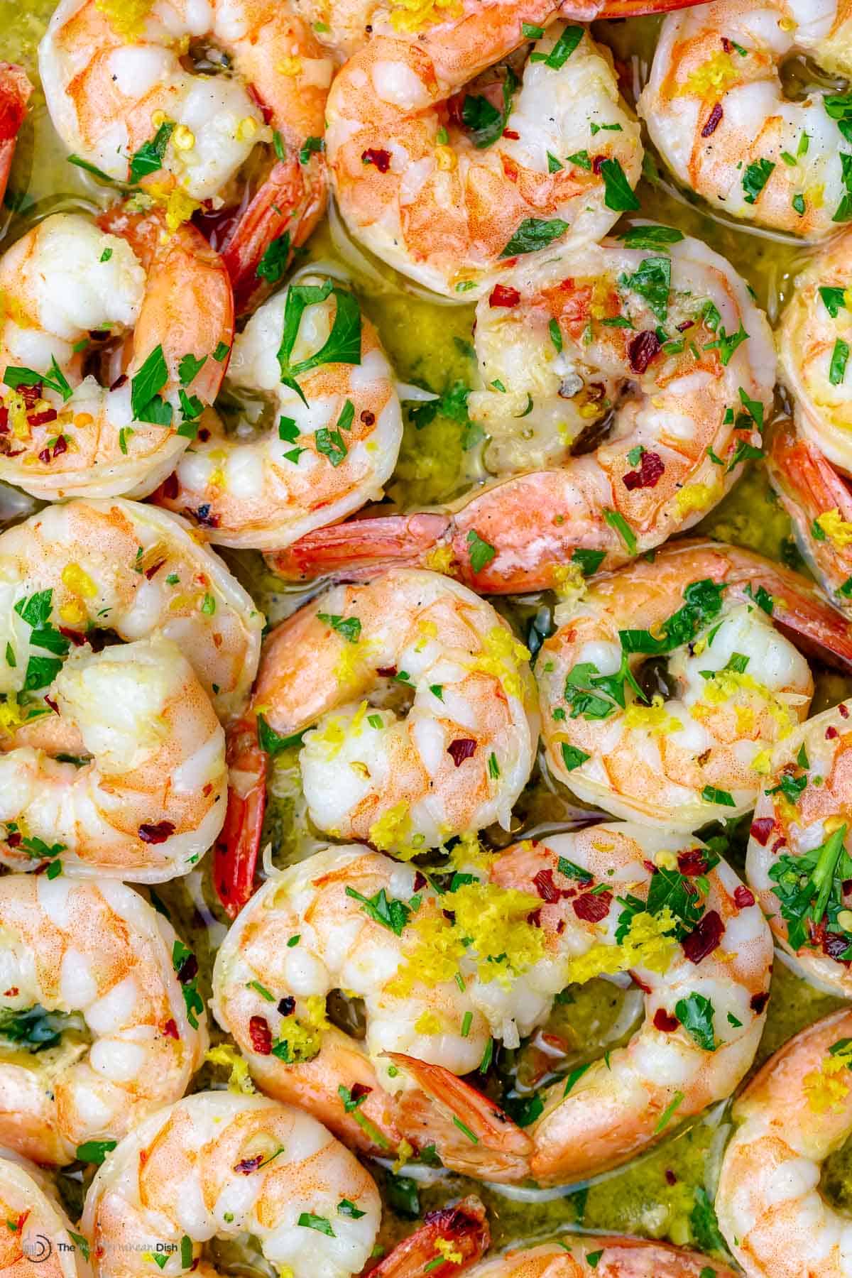 Shrimp with butter and garlic topped with parsley