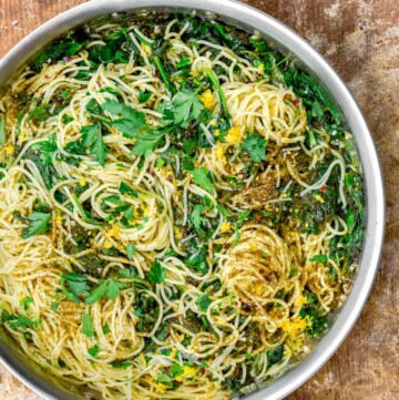 Spinach spaghetti in a skillet