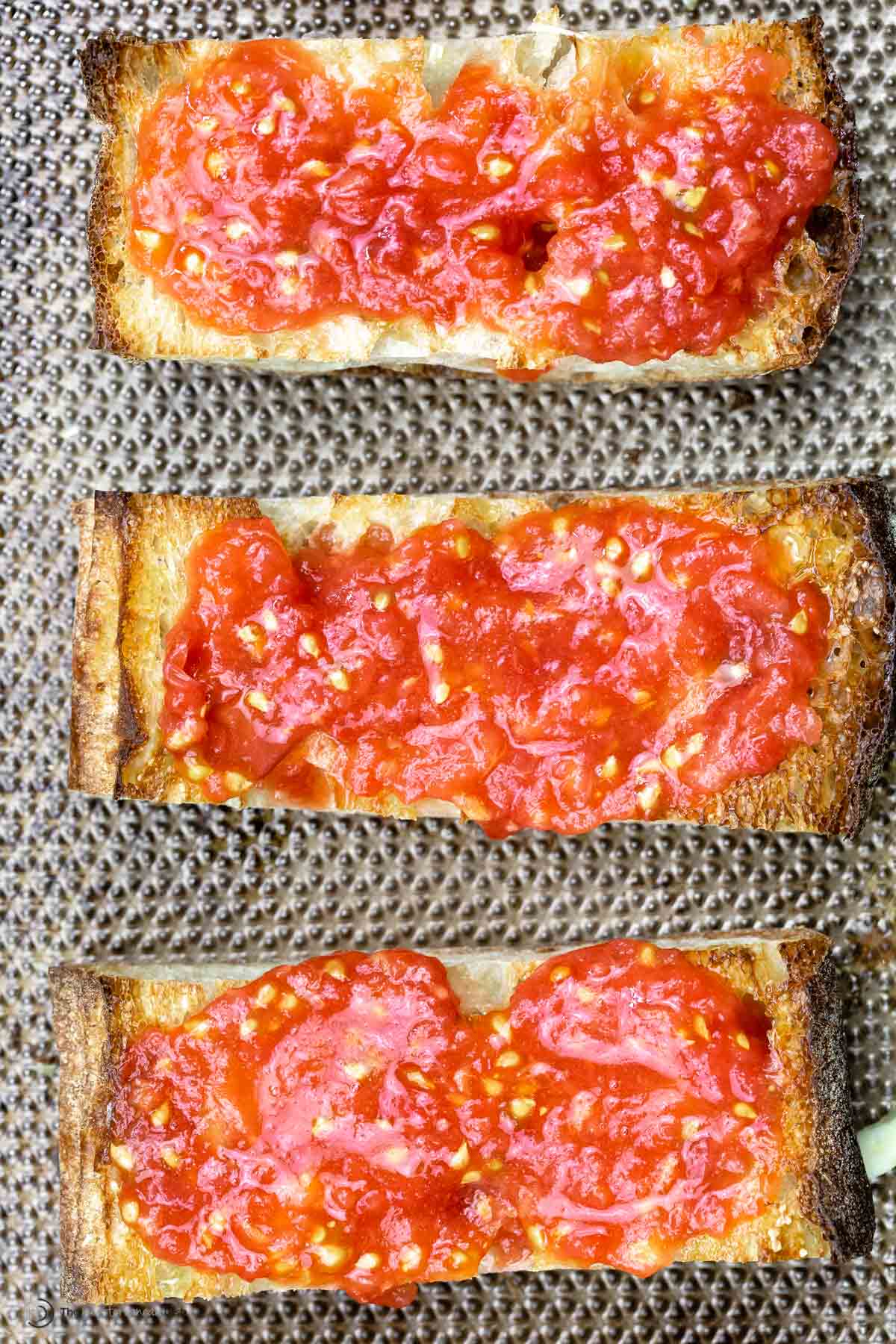 3 slices of pan con tomate