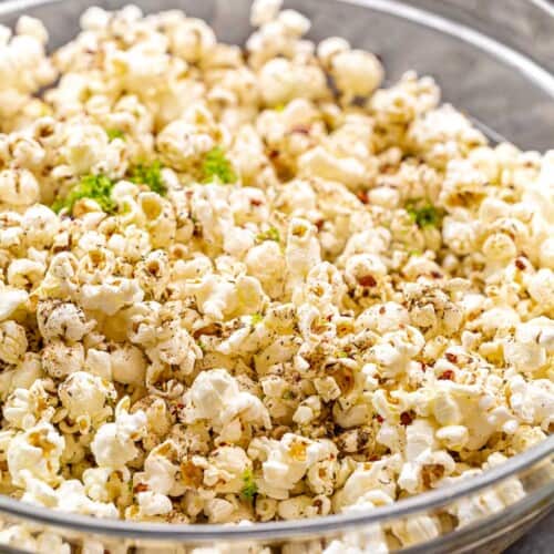 https://www.themediterraneandish.com/wp-content/uploads/2022/01/homemade-popcorn-with-zaatar-recipe-6-500x500.jpg