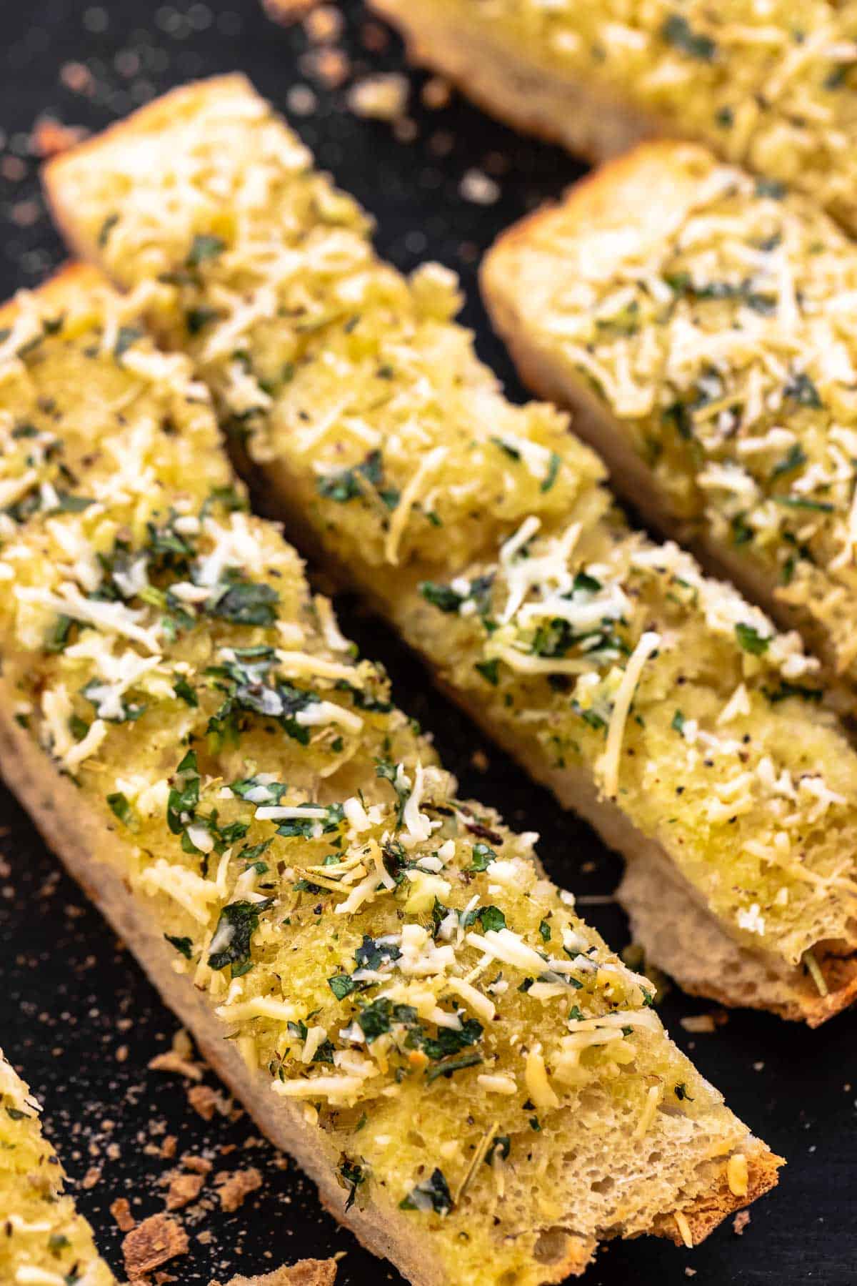 garlic bread cut into 1-inch slices