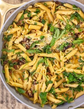 sundried tomato pasta in a large pan