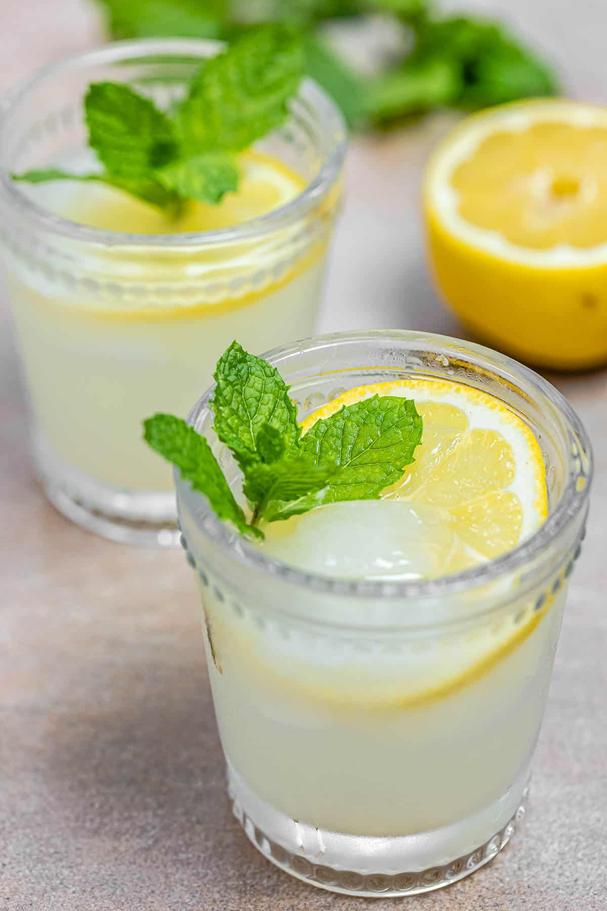 ouzo drink (similar to ouzo lemonade) with lemon slices and fresh mint.