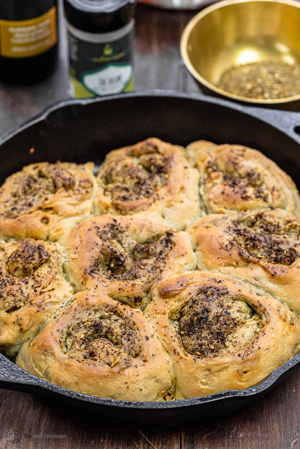 baked bread rolls with za'atar in a skillet.
