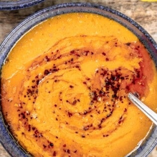 Kırmızı Mercimek Çorbası in a blue bowl.