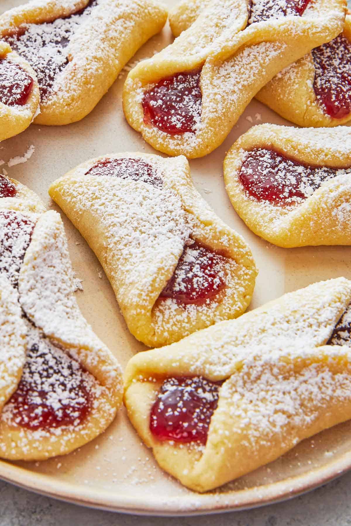 close up of a plate of pizzicati cookies.