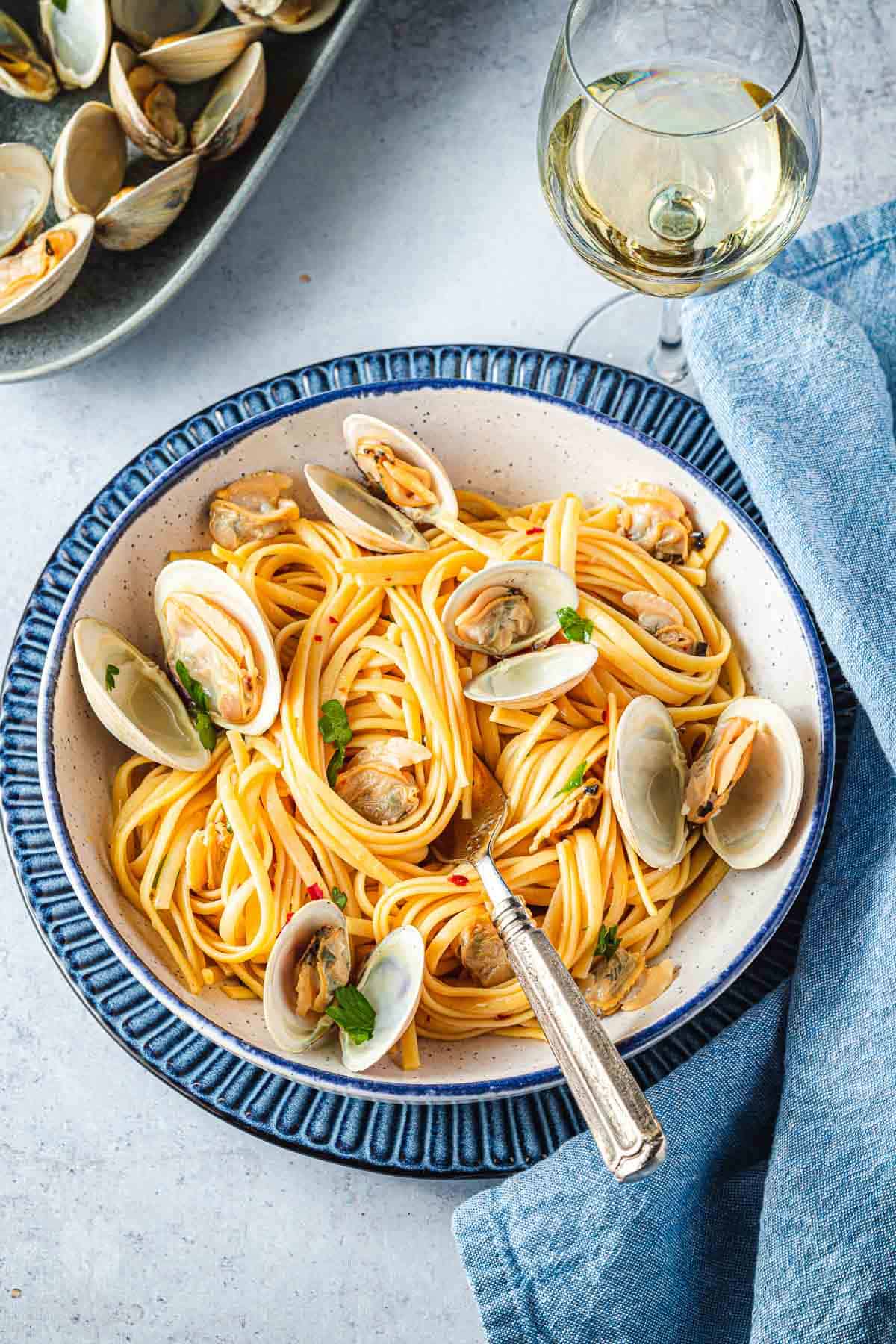 Linguine with Clams Recipe | The Mediterranean Dish