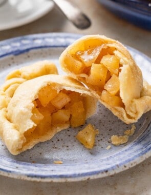apple empanadas web story poster image.