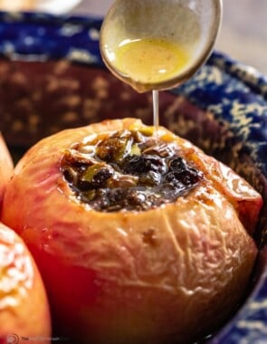 baked apples web story poster image.