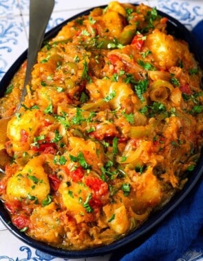 dopiazeh aloo perisan potato curry web story poster image.