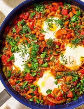 white bean shakshuka web story poster image.