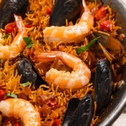 A close up of Catalan fideua in a skillet.