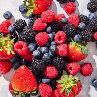 A close up of a blueberries, blackberries and strawberries.